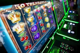 Filipino player browsing apk 3 sports betting section on mobile phone