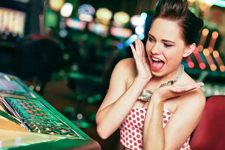 Live casino dealer games streamed in real time on apk 3